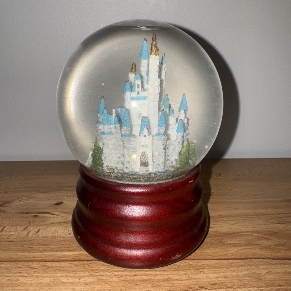Walt Disney Cinderellas Castle Snow Globe A Dream Is A Wish Your Heart Makes VTG